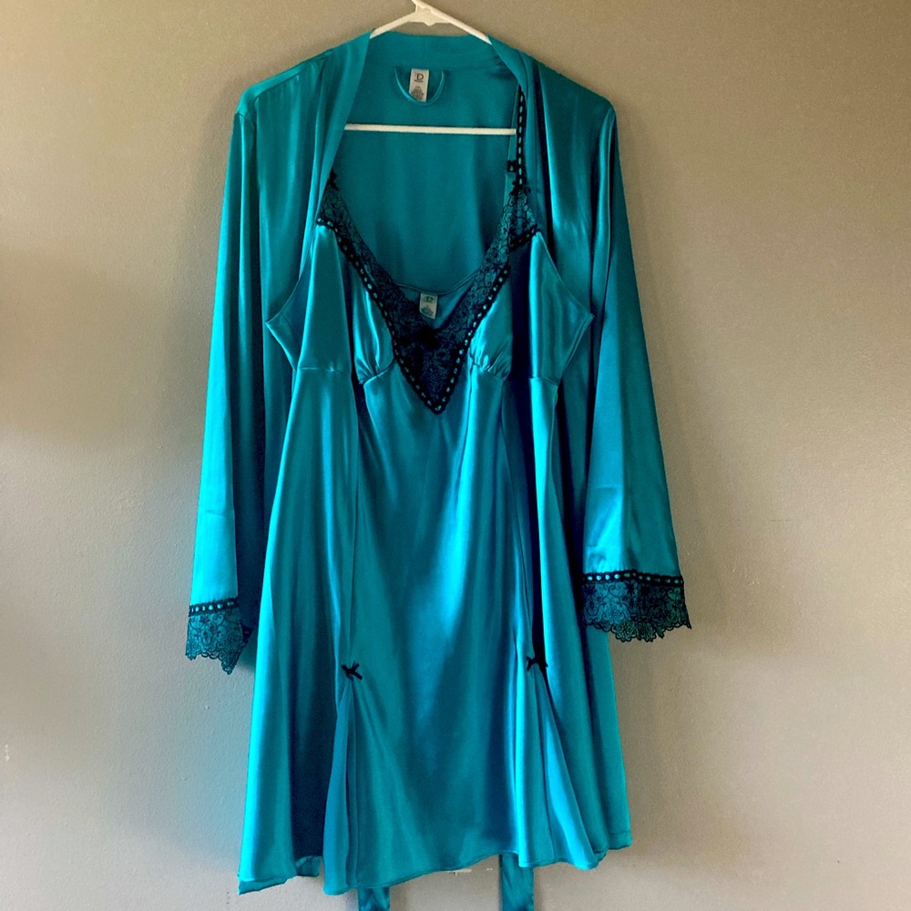 Chemise and robe set